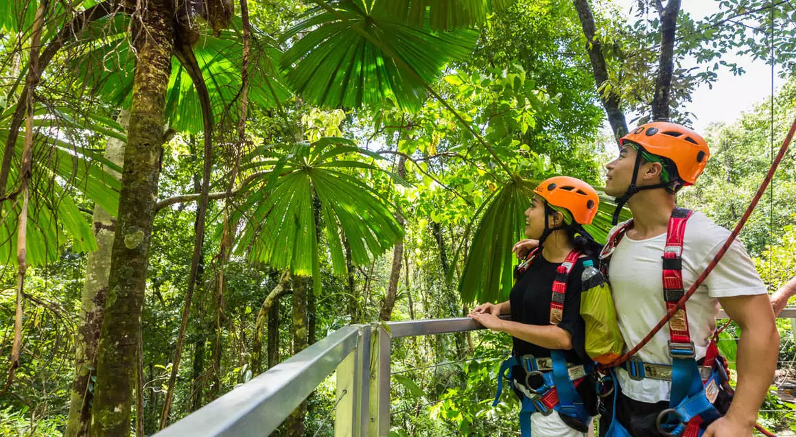 What should you wear to the Daintree rainforest?
